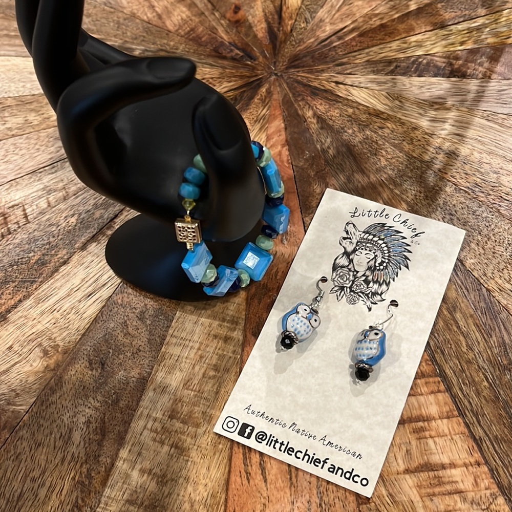 Bundle of ceramic owl earrings & glass beaded bracelet